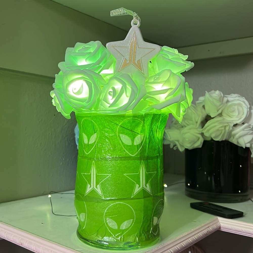 Light Up Rose Arrangement-JEFFREEStar Alien Inspired-real tissue paper-ornament - Picture 5 of 7